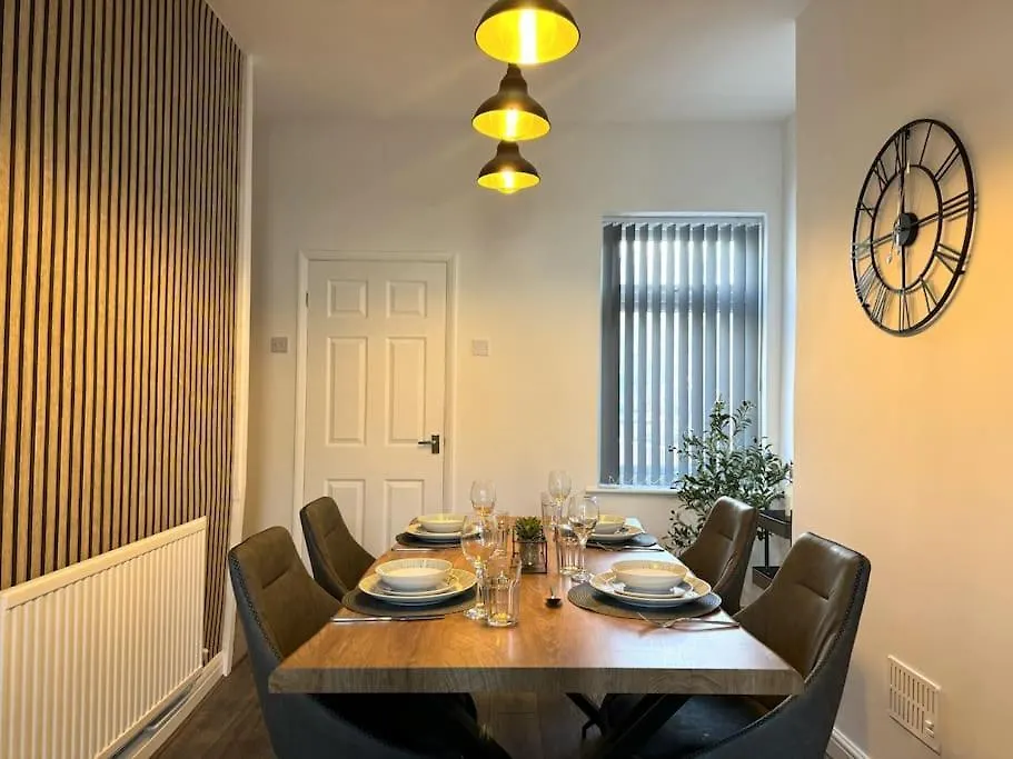 Stunning Home In York - Free Wifi & Parking - Close To Racecourse & City Centre Apartament