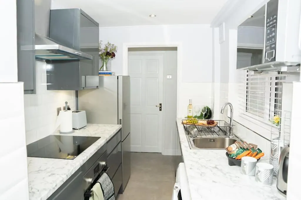 Stunning Home In York - Free Wifi & Parking - Close To Racecourse & City Centre Apartament
