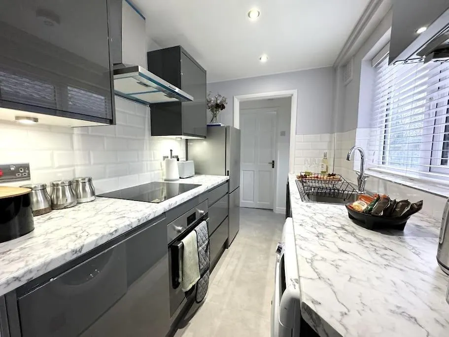 Stunning Home In York - Free Wifi & Parking - Close To Racecourse & City Centre Apartament