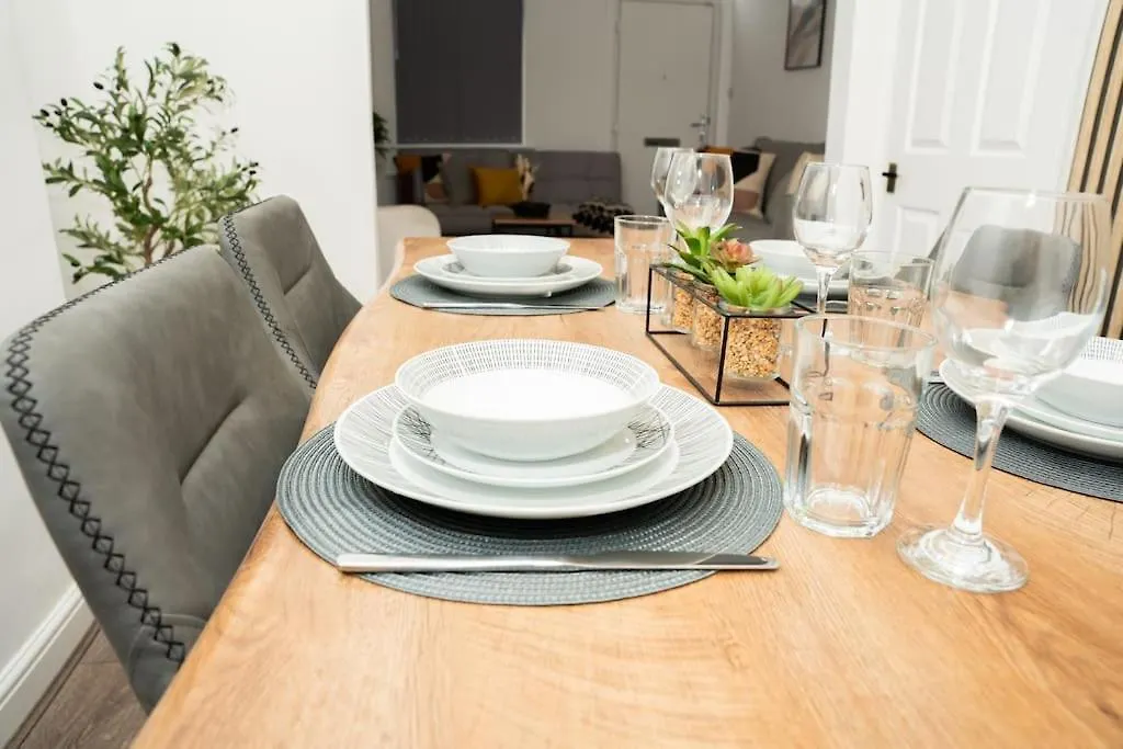 Stunning Home In York - Free Wifi & Parking - Close To Racecourse & City Centre Apartament