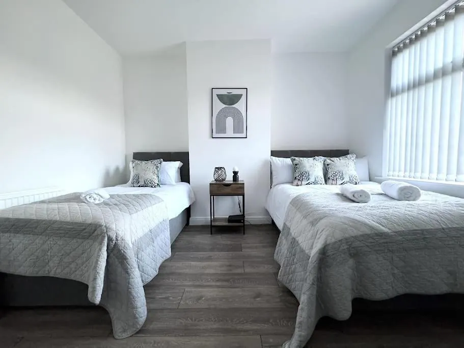 Stunning Home In York - Free Wifi & Parking - Close To Racecourse & City Centre