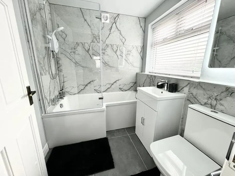 Stunning Home In York - Free Wifi & Parking - Close To Racecourse & City Centre 0*,